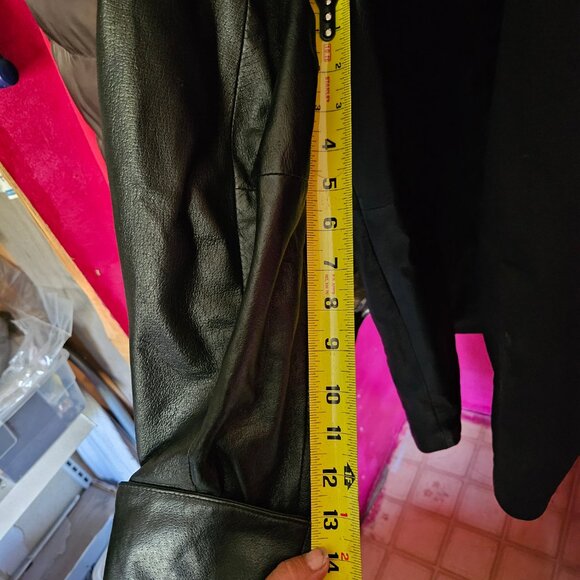 Leather jacket - Picture 3 of 8